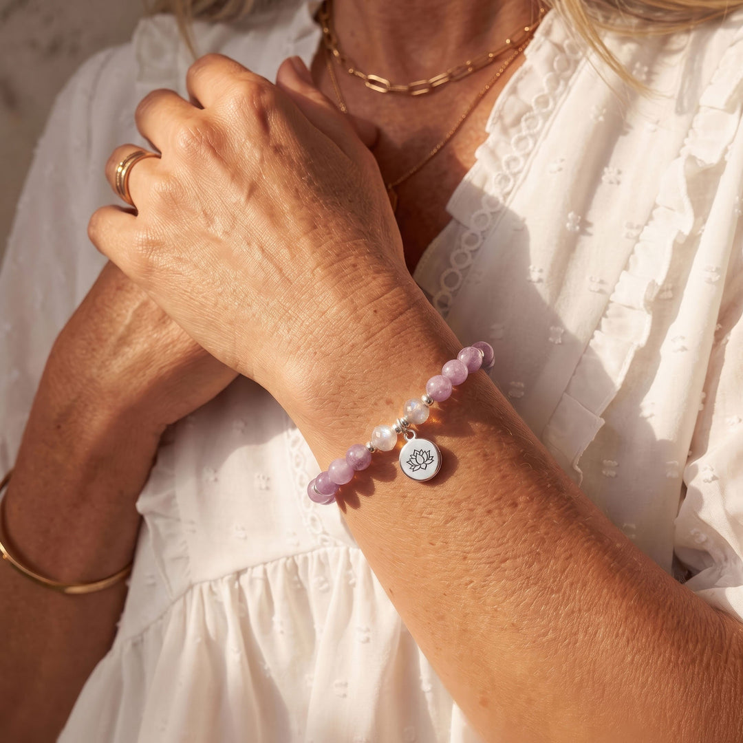 Crystal Bracelet for Menopause: Gemstones to Support Hormonal Balance and Emotional Steadiness